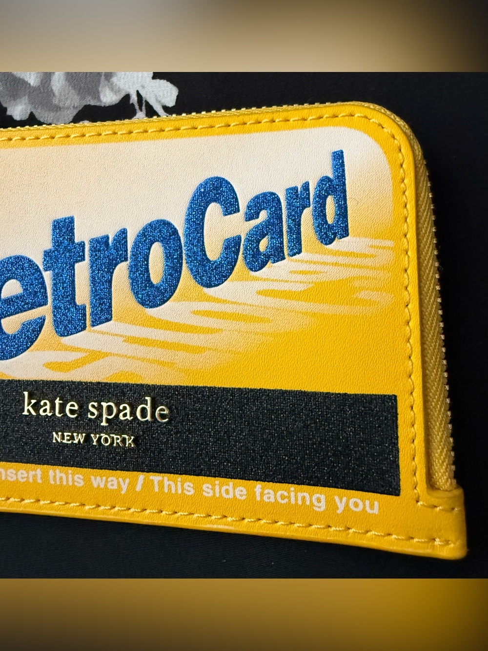 Kate Spade On A Roll Smooth Leather Metro Card Zip Cardholder - Picture 2 of 13